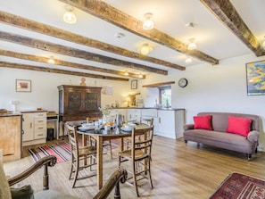 TV, fireplace - 1 Bed in Crickhowell (oc-48082) (Llanbedr)