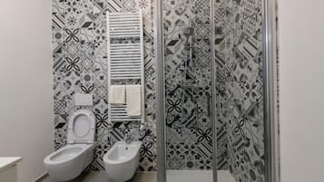 Deluxe Double Room, Balcony | Bathroom
