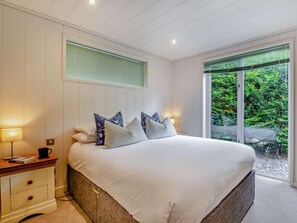 Bügeleisen/Bügelbrett, Reisekinderbett, kostenloses WLAN, Bettwäsche