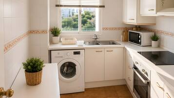 Fridge, microwave, stovetop, cookware/dishes/utensils