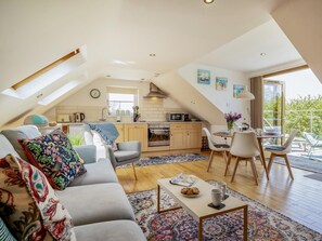 TV, fireplace - 2 Bed in Wedmore (oc-51339) (Middle Stoughton)