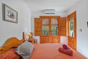 Unclassified image, 4 of 32, button - Holiday Home 'Casa En La Playa Con Piscinas' with Shared Pool, Wi-Fi and Air Conditioning (Gran Alacant)