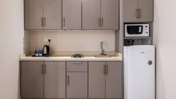 Standard Apartment, 1 Bedroom | Private kitchen