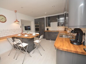 Private kitchen - 4 Bed in Bideford (oc-55573) (Appledore)