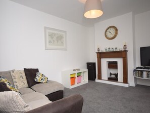 Living area - 4 Bed in Bideford (oc-55573) (Appledore)