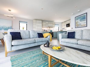 Living area - 4 Bed in Bideford (oc-56012) (Appledore)