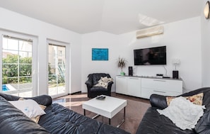 Smart TV - Stunning home in Novalja (Novalja)