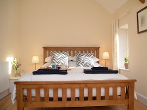 Travel cot, free WiFi, bed sheets - 2 Bed in Ilminster (oc-56523) (Dowlish Ford)