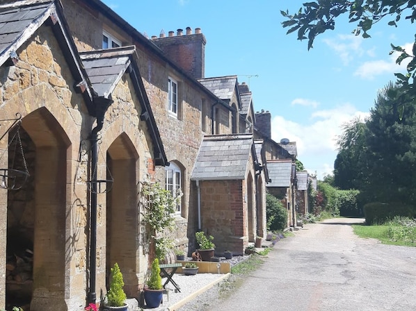 Exterior - 2 Bed in Ilminster (oc-56523) (Dowlish Ford)