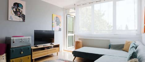 1 bedroom, iron/ironing board, Internet, bed sheets