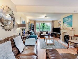 TV - 5 Bed in Tenby (oc-56683) (Penally)