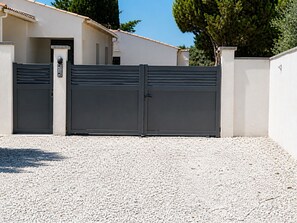 Property grounds - Villa with a private pool • 8 passengers • Camargue (Saint-Gilles)