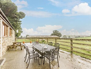 Outdoor dining - 3 Bed in Launceston (oc-57287) (Launceston)