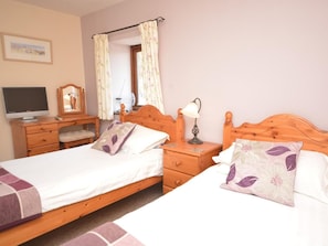 Travel crib, free WiFi, bed sheets - 2 Bed in Newton Abbot (oc-61775) (Ipplepen)