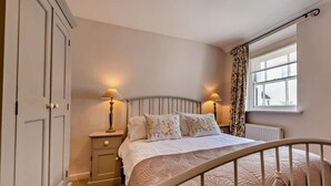 2 室のベッドルーム、旅行用ベビーベッド、WiFi (無料)、ベッドシーツ