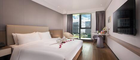 Deluxe King Room | WiFi (free), bed sheets
