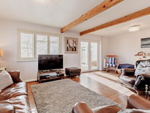 TV, fireplace - 3 Bed in Rye- (oc-72303) (Camber)