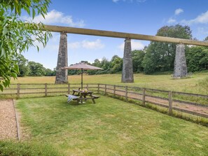 Outdoor dining - 2 Bed in Bristol (oc-72582) (Winford)