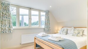 A bedroom with a bed, a window, and a radiator. - 2 Bed in Bristol (oc-72582) (Winford)