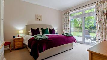 5 bedrooms, travel cot, free WiFi, bed sheets