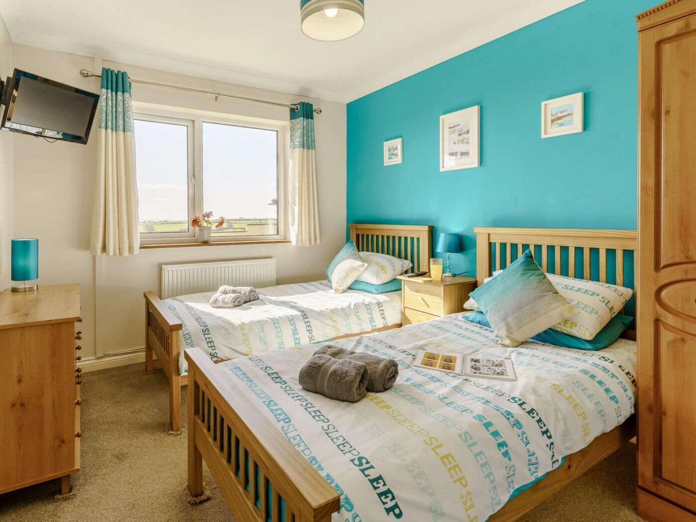 3 bedrooms, travel cot, free WiFi, bed sheets
