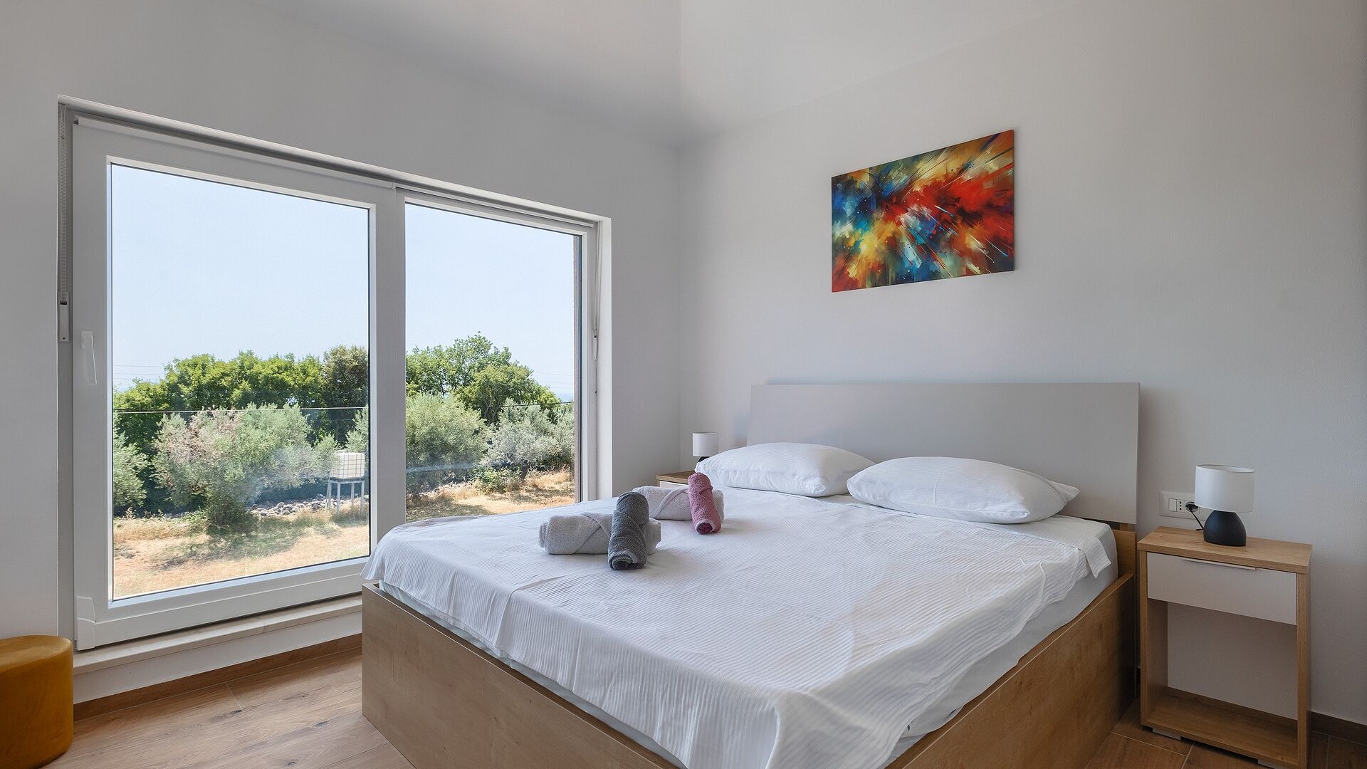 4 bedrooms, iron/ironing board, WiFi (free), bed sheets