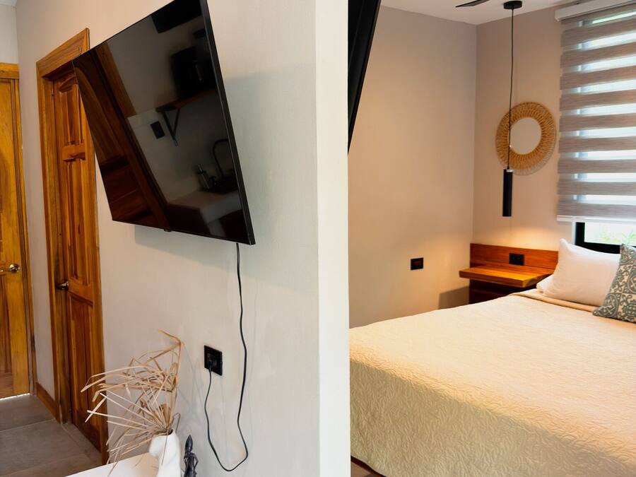 Laptop workspace, free WiFi, bed sheets