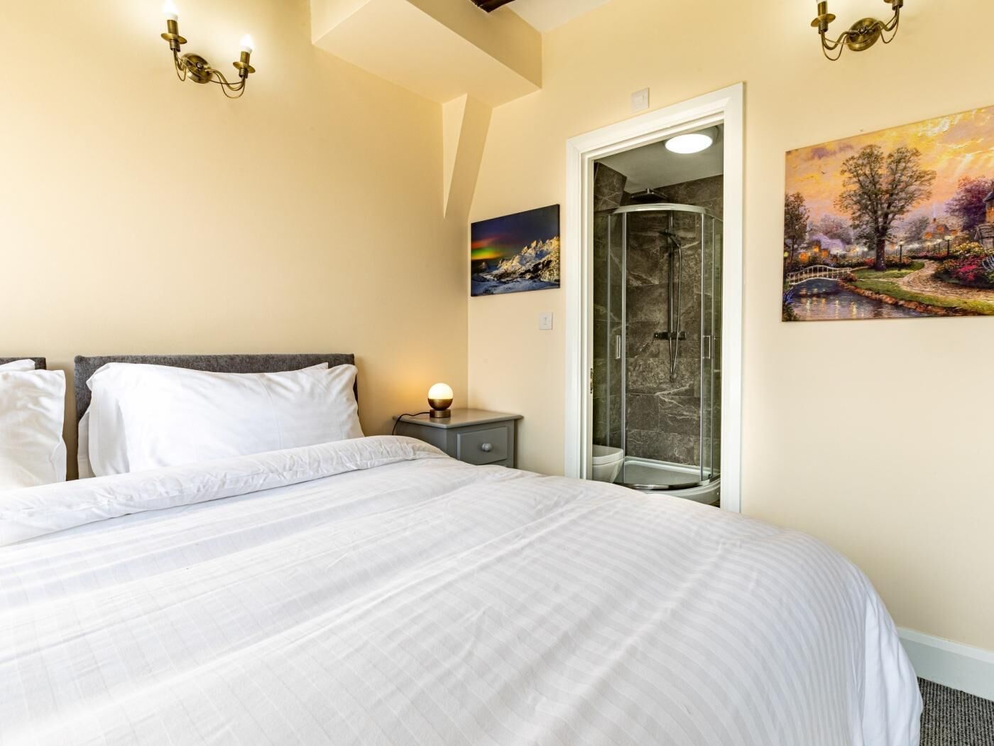 4 habitaciones, cuna de viaje, wifi gratis y ropa de cama 