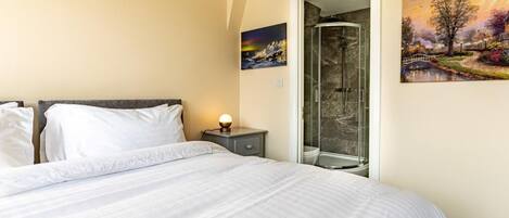 4 slaapkamers, reisbedje, gratis wifi, beddengoed