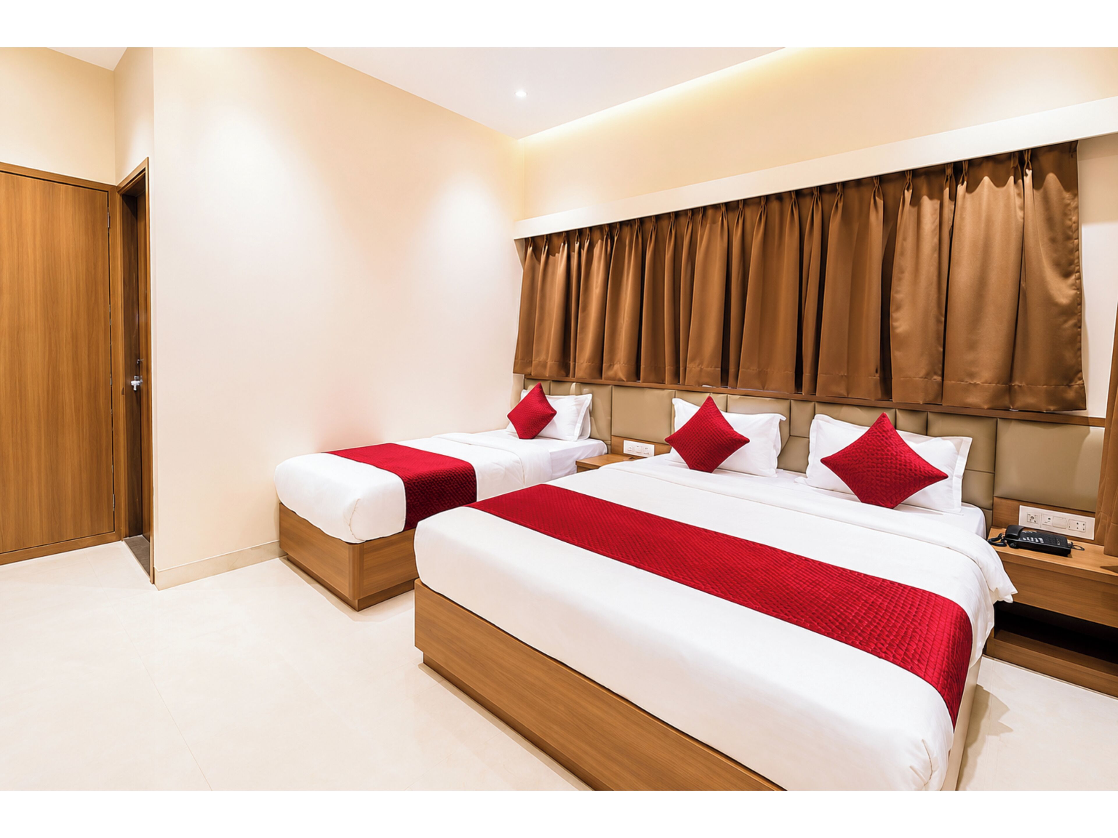 Superior Triple Room, Air conditioning | View from room