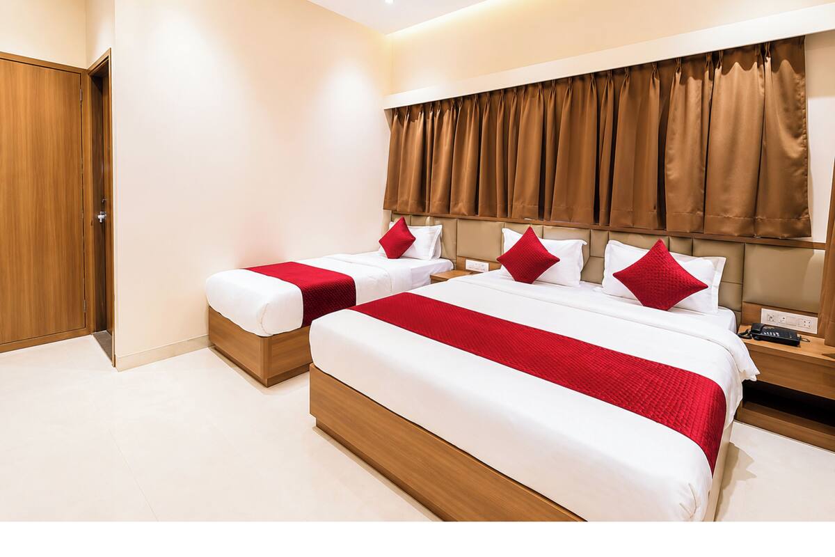 Superior Triple Room, Air conditioning | View from room