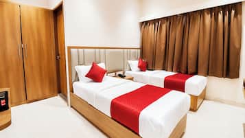 Superior Twin Room, Air conditioning | Hypo-allergenic bedding, desk, soundproofing, free WiFi
