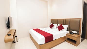 Hypo-allergenic bedding, desk, soundproofing, free WiFi