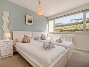 Travel cot, free WiFi, bed sheets - 2 Bed in Newquay (oc-75578) (Newquay)