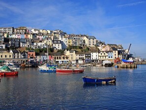 A coastal town with colorful buildings and boats docked in the harbor. - 4 Bed in Brixham (oc-76402) (Brixham)