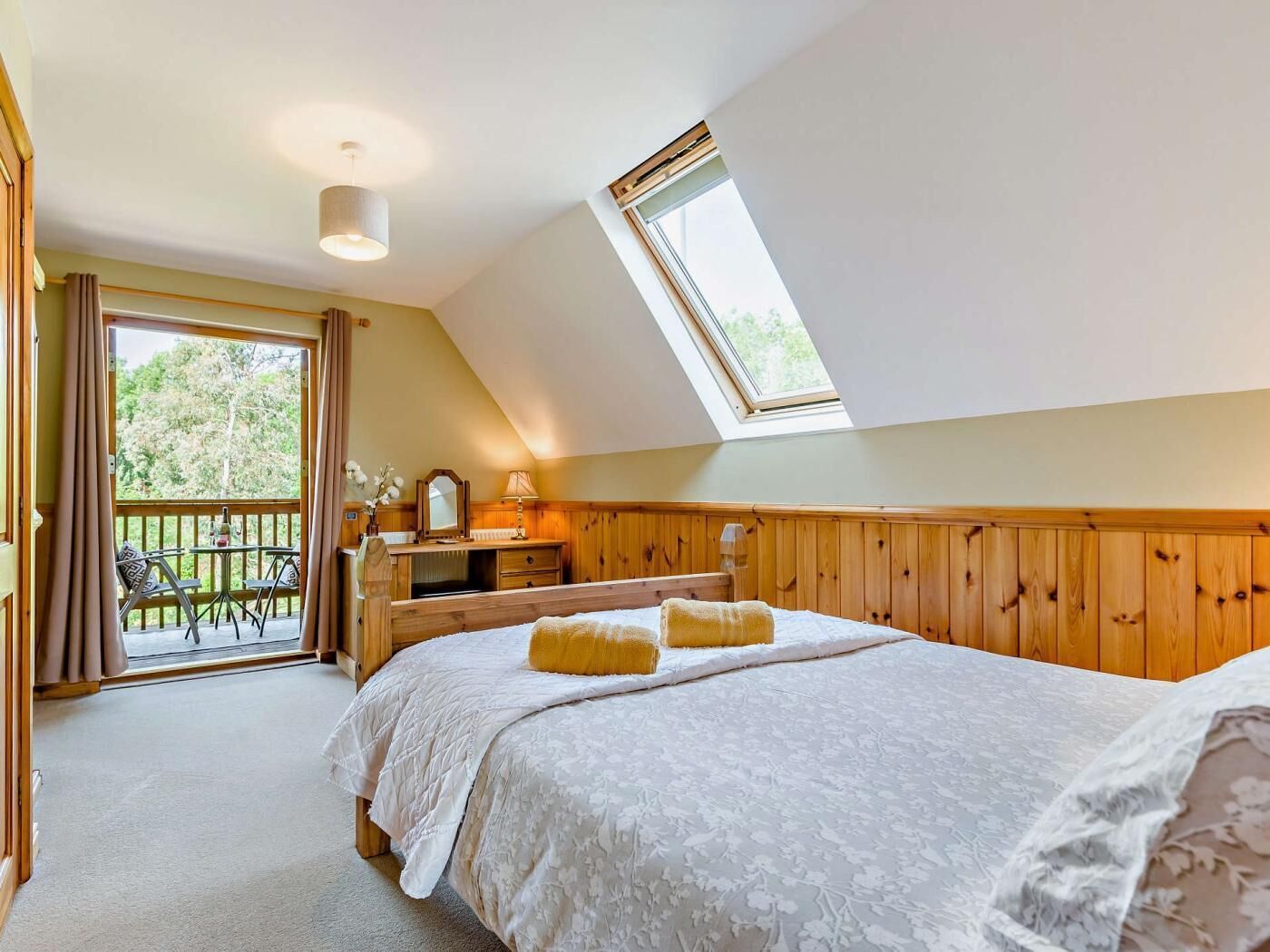 3 bedrooms, travel cot, free WiFi, bed sheets