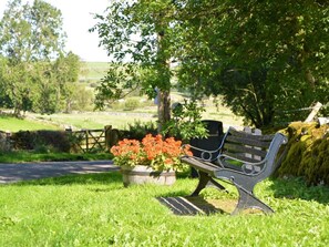 Property grounds - 2 Bed in Buxton (oc-76505) (Taddington)