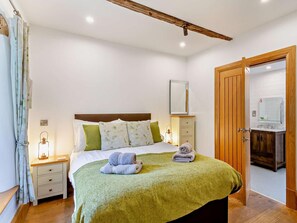 3 bedrooms, travel cot, free WiFi, bed sheets