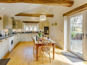 Oven, dishwasher, cookware/dishes/utensils - 1 Bed in Beaworthy (oc-76790) (Buckland Filleigh)