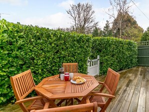 Outdoor dining - 2 Bed in Battle (oc-77491) (Battle)