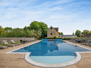Pool - 3 Bed in Cirencester (oc-77536) (Somerford Keynes)