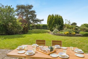 Outdoor dining - 4 Bed in Melton Constable (oc-77924) (Briston)