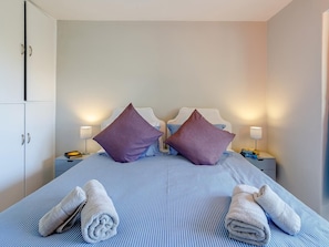 Bügeleisen/Bügelbrett, Reisekinderbett, kostenloses WLAN, Bettwäsche