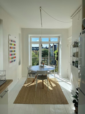 Dining - Bright and spacious flat in Nørrebro (København)