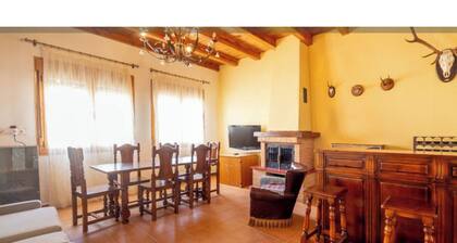 ANCLA Country House: Ideal for families, with a barbecue, outdoor space, and a game room