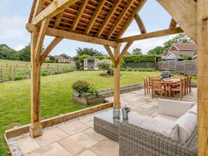 Outdoor dining - 5 Bed in Market Rasen (oc-78678) (Tealby)