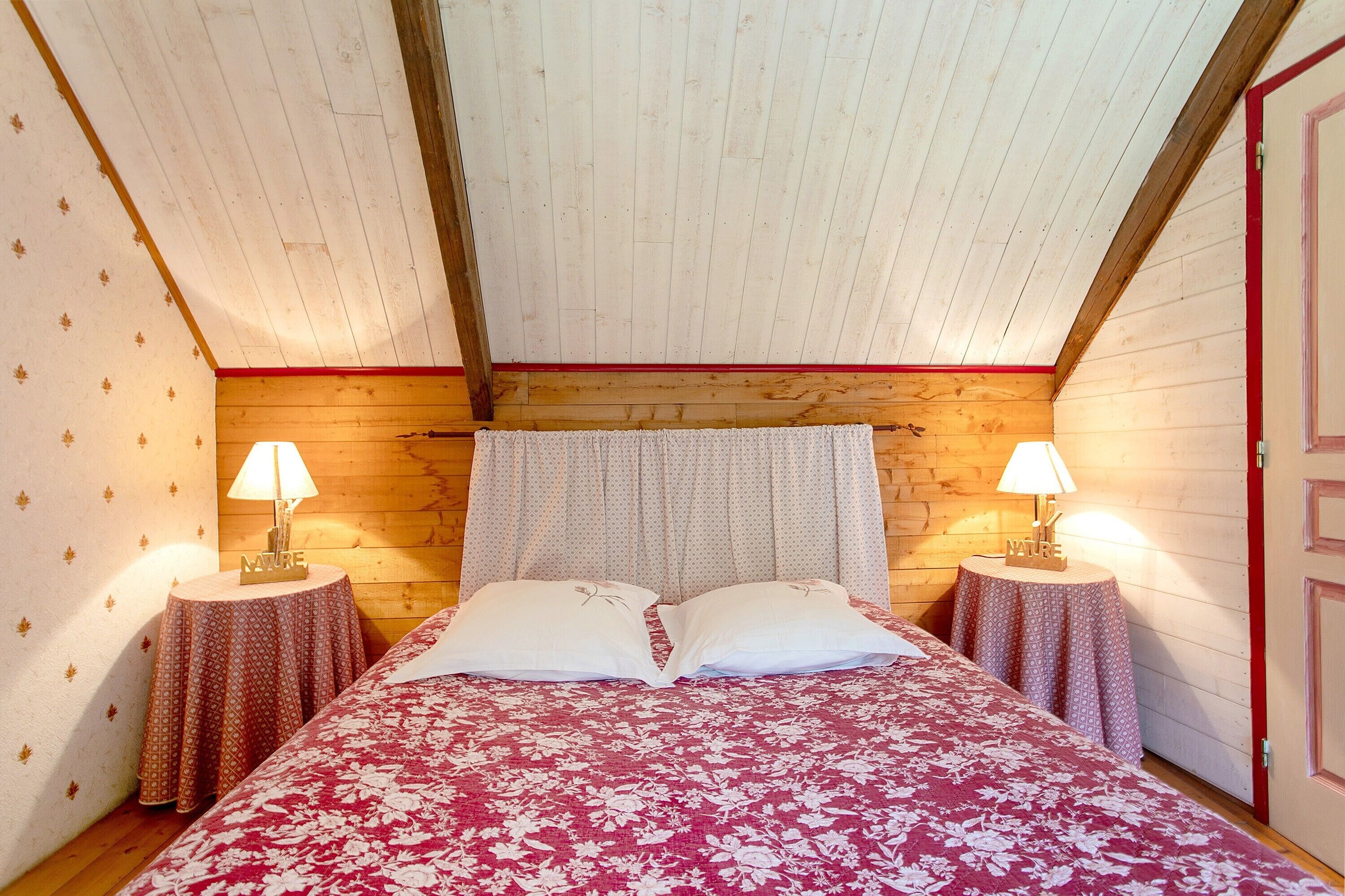 WiFi, bed sheets