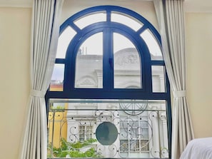 Standaard tweepersoonskamer, uitzicht op stad | Interieur