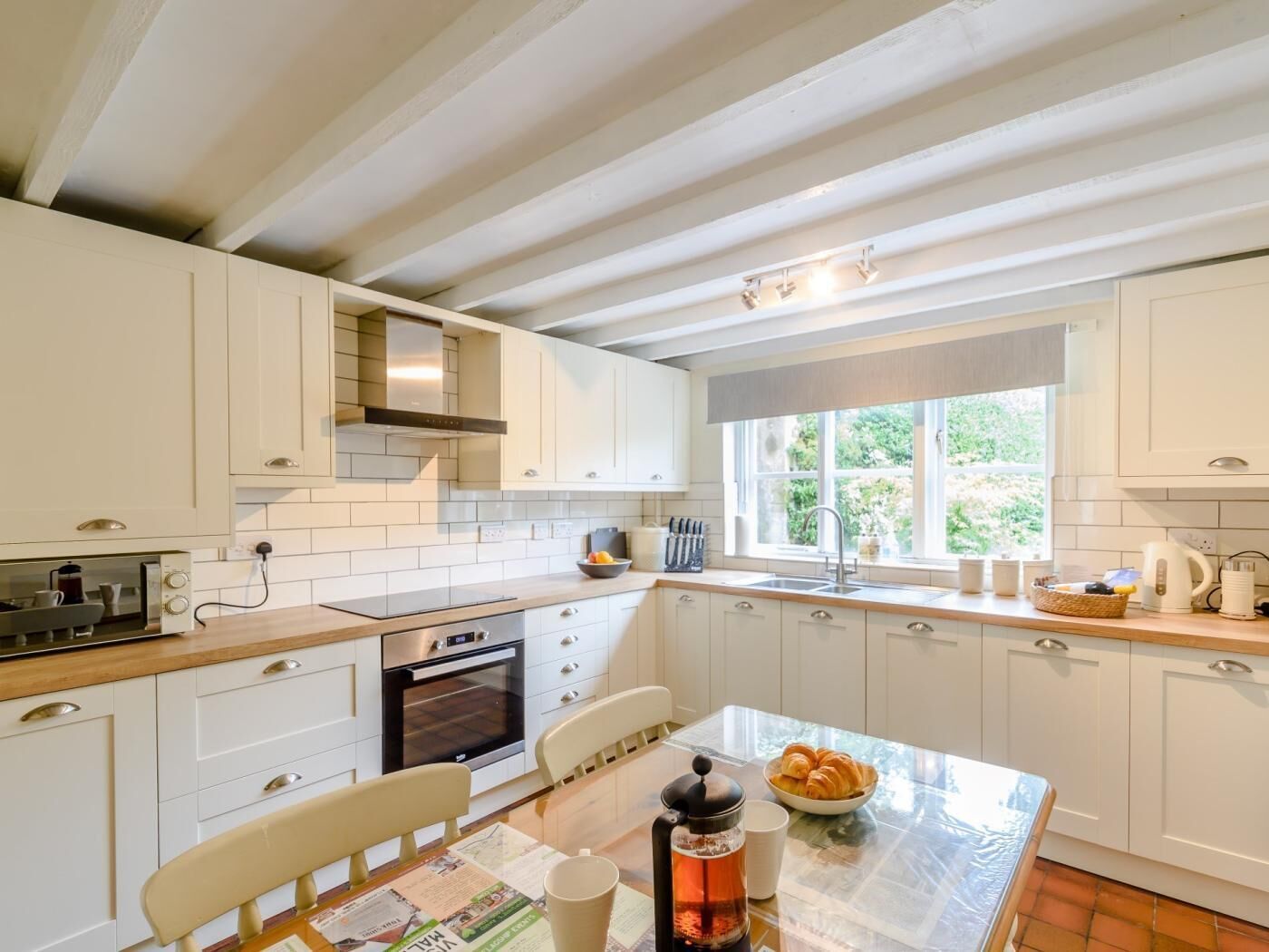 Oven, dishwasher, cookware/dishes/utensils