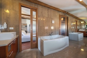Dusche, Haartrockner, Bidet, Handtücher